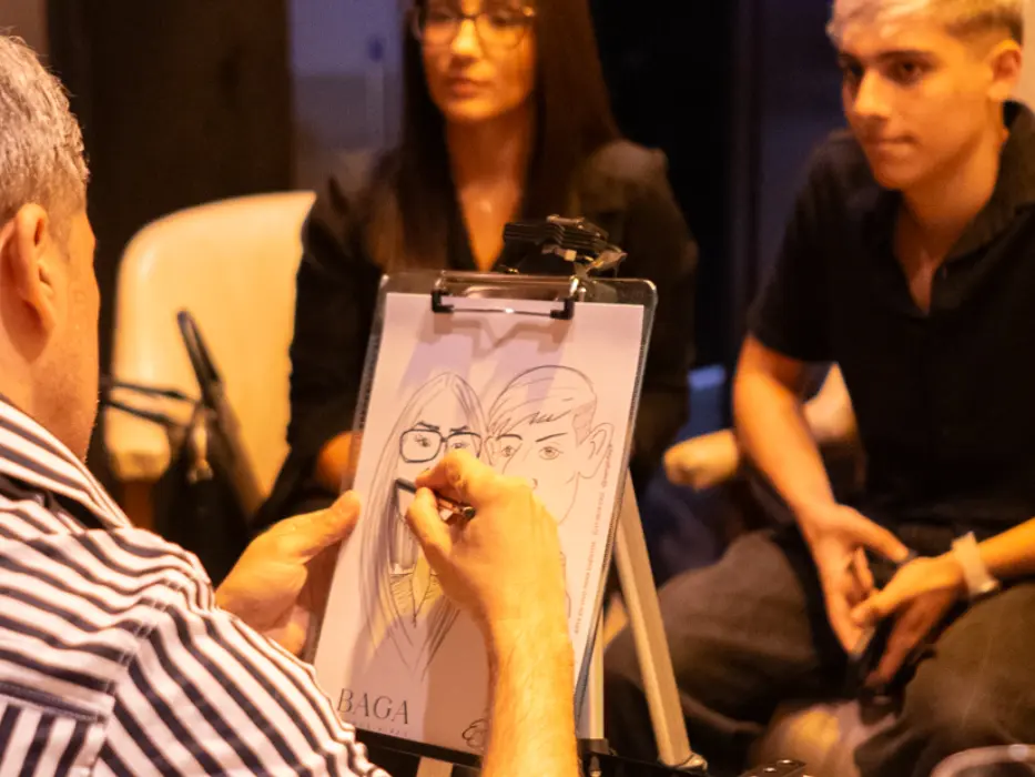 Caricaturas en Vivo Tradicional (en Papel)